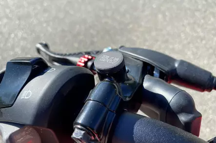 Yoshimura UNIVERSAL Mirror Hole Caps 10mm - Moottoripyörän peilin kiinnikkeet - D417860 - 1