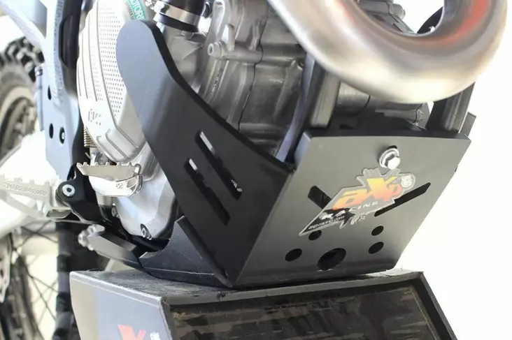 AXP Xtrem HDPE Skid Plate Black KTM 250/350 SXF/XCF / Husqvarna FC250/350 19-22 - Moottoripyörän pohjapanssarit - D262330 - 1