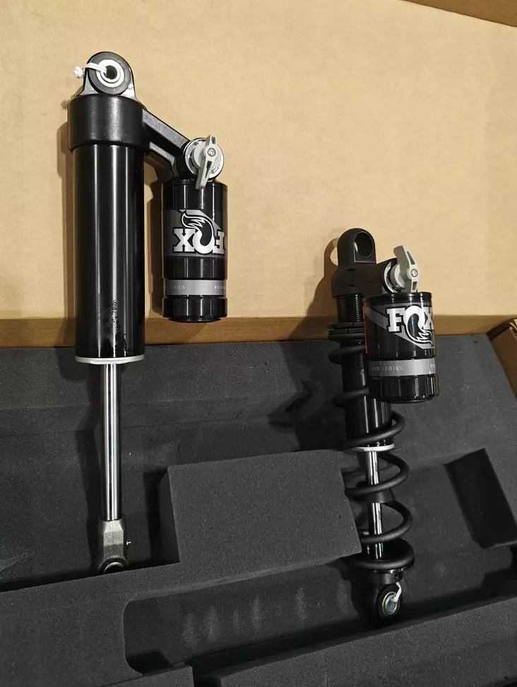 FOX Telaston iskarit: 1.5 Zero QS3/2.0 Zero QS3-R Arctic Cat ZR R XC/CATALYST - Moottorikelkan Fox iskunvaimentajat - D493840 - 1