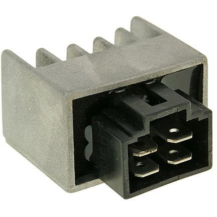 Jännitteensäädin 2-riv. 4-liit. Minarelli Vaaka Minarell AM6 AM6 PowerUp - Mopon Jännitteensäätimet - D171440 - 1