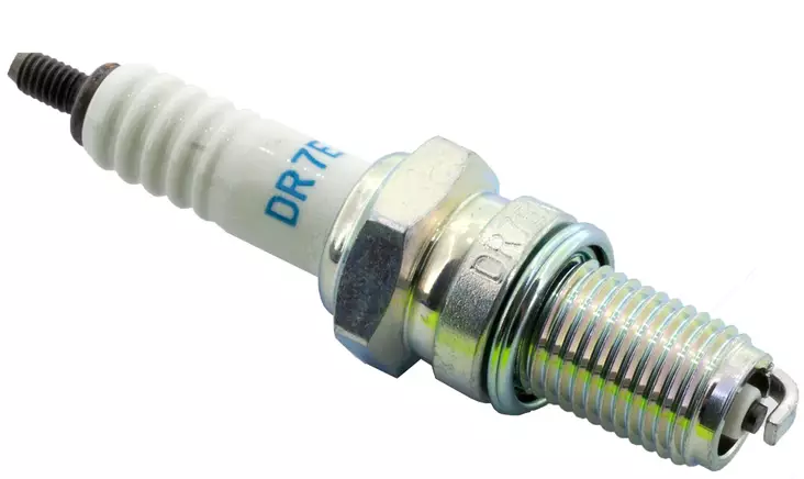 NGK sparkplug DR7EA - Sytytystulpat - D700 - 1