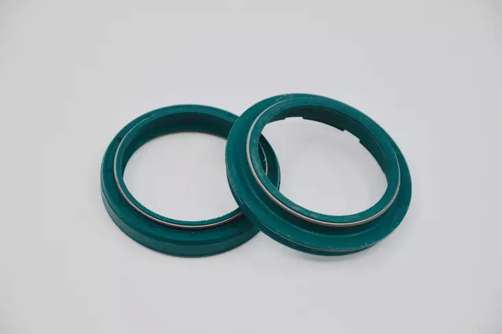 SKF Oil & Dust Seal 46 mm. - KAYABA - Etuteleskooppien tiivisteet - D328140 - 1