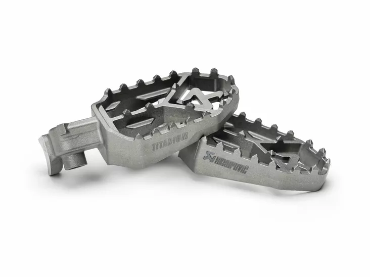 Akrapovic Adventure Footpeg Set (Titanium) Yamaha Ténéré 700 2025 - Moottoripyörän jalkatapit - D540251 - 1