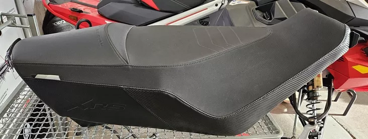 COMFORT- ISTUIN (XRS- LOGOLLA, UUSI) - Moottorikelkan penkit - 139921 - 1