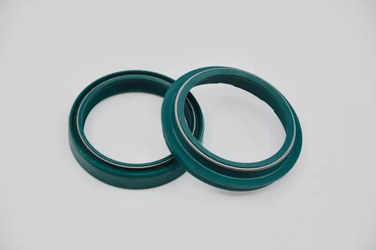 SKF Oil & Dust Seal 47 mm. - SHOWA - Etuteleskooppien tiivisteet - D328142 - 1