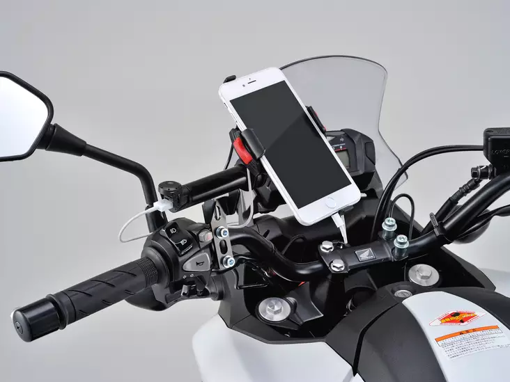 Daytona gps/puhelin kiinnikealusta pääsylinteriin USB latausliittimellä - Moottoripyörän matkapuhelintarvikkeet - D246353 - 1