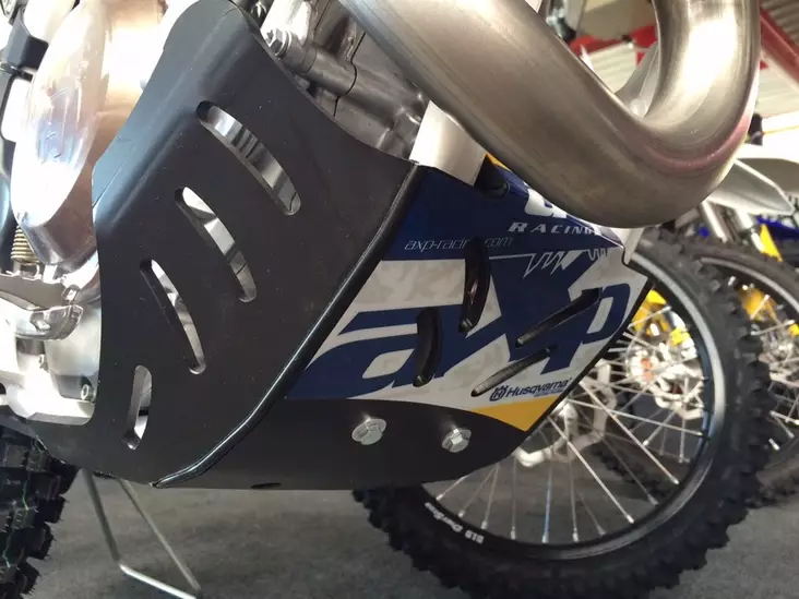 AXP Skid Plate PHD 6mm Black Husqvarna FC250/FC350 16-18 - Moottoripyörän pohjapanssarit - D243604 - 1