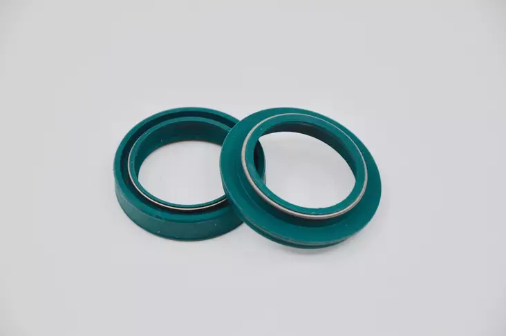 SKF Oil & Dust Seal 37 mm. - SHOWA - Etuteleskooppien tiivisteet - D328124 - 1