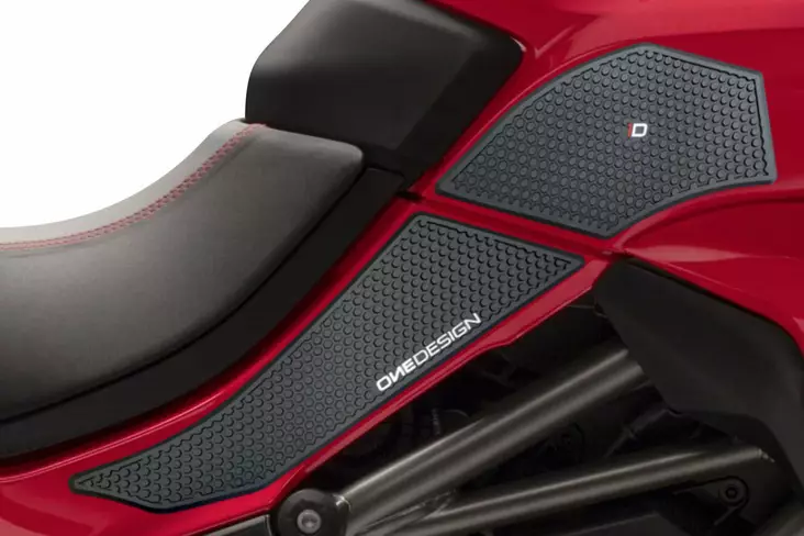 Puig Lateral Tank Pads Ducati C/Black - Moottoripyörän tankinsuojat - D337446 - 1