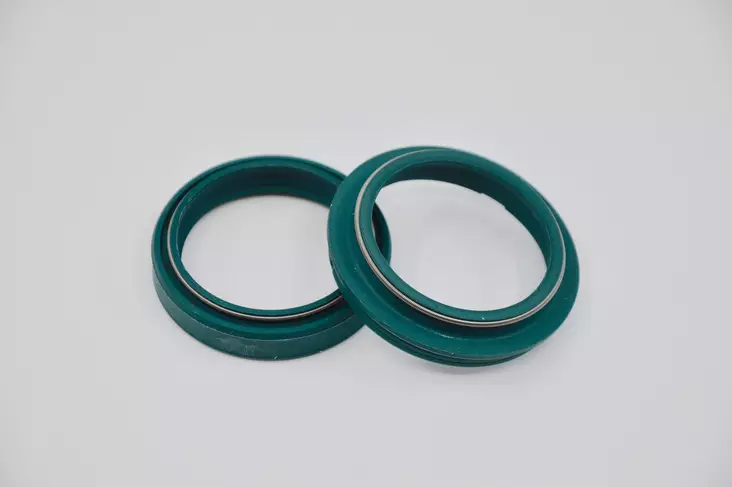 SKF Oil & Dust Seal 43 mm. - ZF SACHS - Etuteleskooppien tiivisteet - D328136 - 1