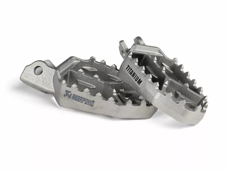 Akrapovic Adventure Footpeg Set (Titanium) Kawasaki KLE 500 2026 - Moottoripyörän jalkatapit - D548838 - 1