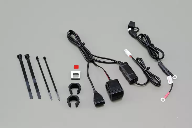 Daytona 12V USB/Tupakansytytin pistorasia - Moottoripyörän matkapuhelintarvikkeet - D160148 - 1