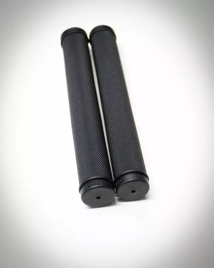 NEXT Tupet 7" Musta - Moottorikelkan ohjaustangon tupit - D409758 - 1