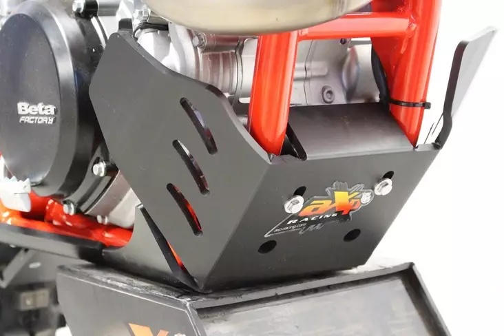 AXP Xtrem HDPE Skid Plate Black Beta 350RR/390RR/430RR/480RR/500RR 14-19 - Moottoripyörän pohjapanssarit - D243649 - 1